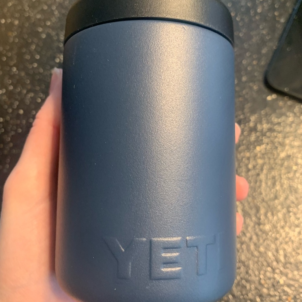 Yeti can holder- like new